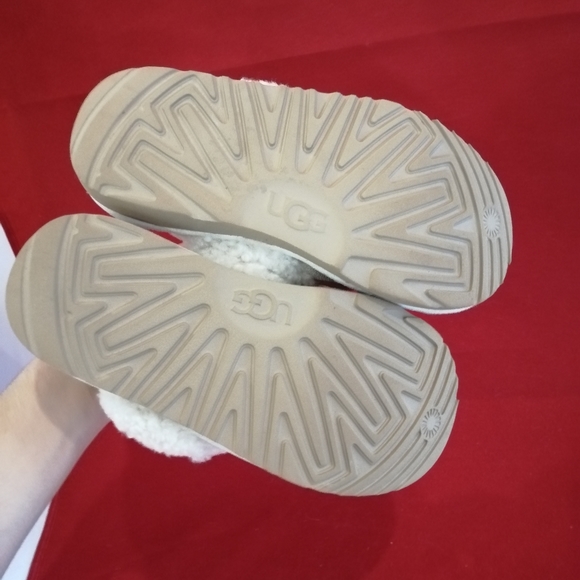 Ugg slippers - Picture 5 of 9